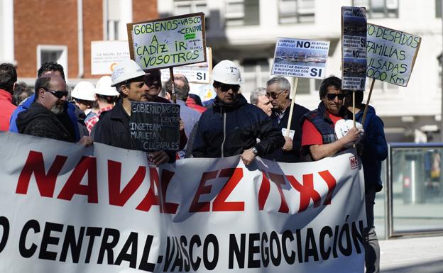 Trabajadores de La Naval, durante la protesta.