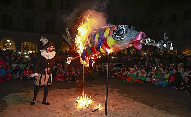 La sardina arde en la plaza de España. 
