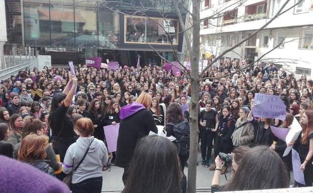 Una de las concentraciones celebradas el pasado en Getxo con motivo del Día de la Mujer. 