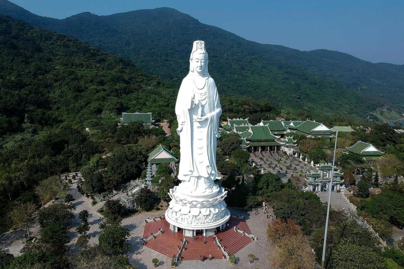 Estatua de "Lady Buda"m de 67 metros de altura, en la ciudad de Danang, (Vietnam)