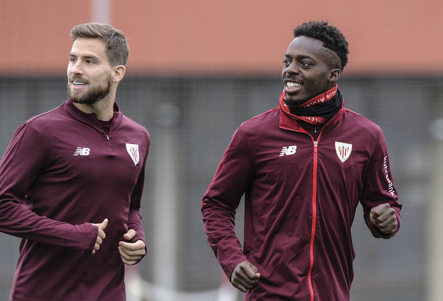 En la sesión de este jueves Aduriz ha realizado ejercicios con el balón