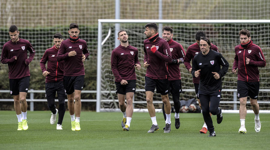 En la sesión de este jueves Aduriz ha realizado ejercicios con el balón
