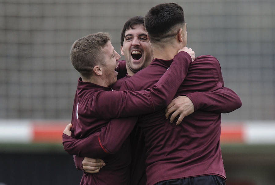 En la sesión de este jueves Aduriz ha realizado ejercicios con el balón