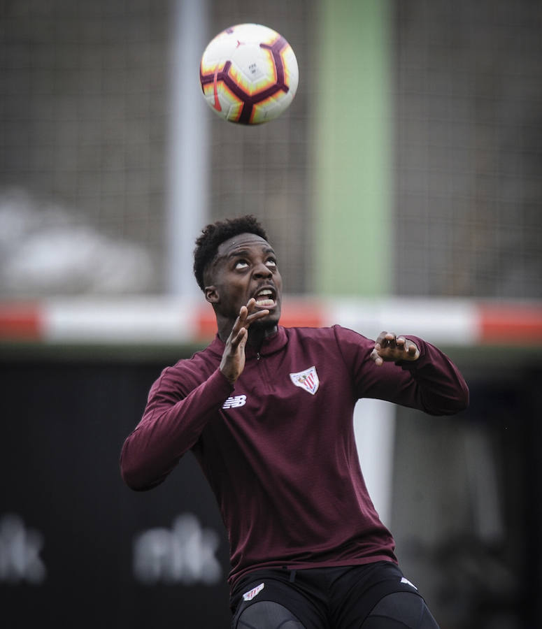 En la sesión de este jueves Aduriz ha realizado ejercicios con el balón