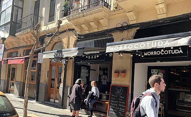 En el Morrocotuda los bancos dan para hablar de todo. 