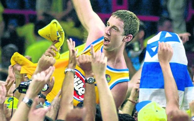 Nate Huffman, fallecido en 2015 de cáncer, fue clave en el Maccabi que conquistó la Final Four de París'01, ciudad que sustituyó a Vitoria.