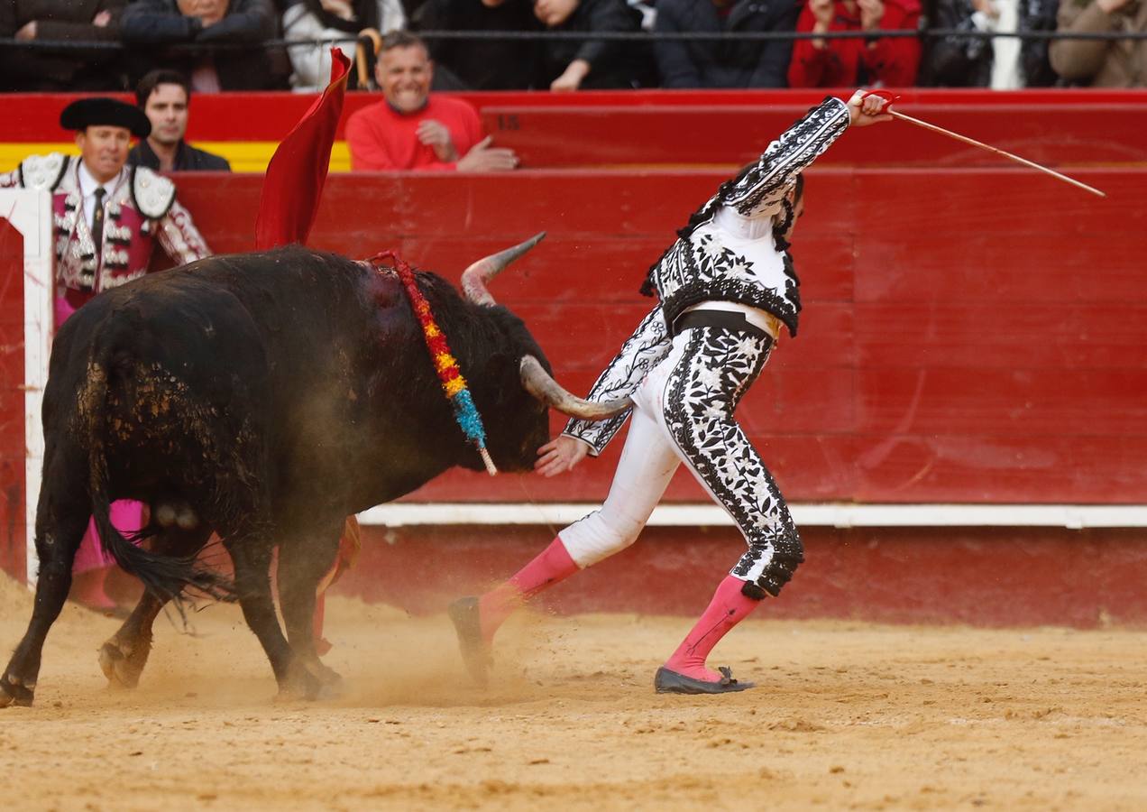 Fotos: Así ha sido la cogida de Enrique Ponce en Valencia