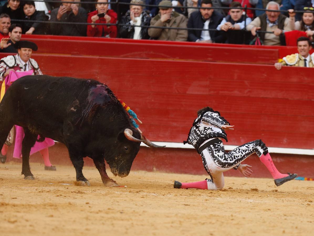 Fotos: Así ha sido la cogida de Enrique Ponce en Valencia