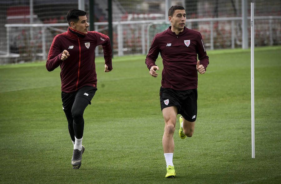 Fotos: Entrenamiento muy físico para la plantilla del Athletic en Lezama