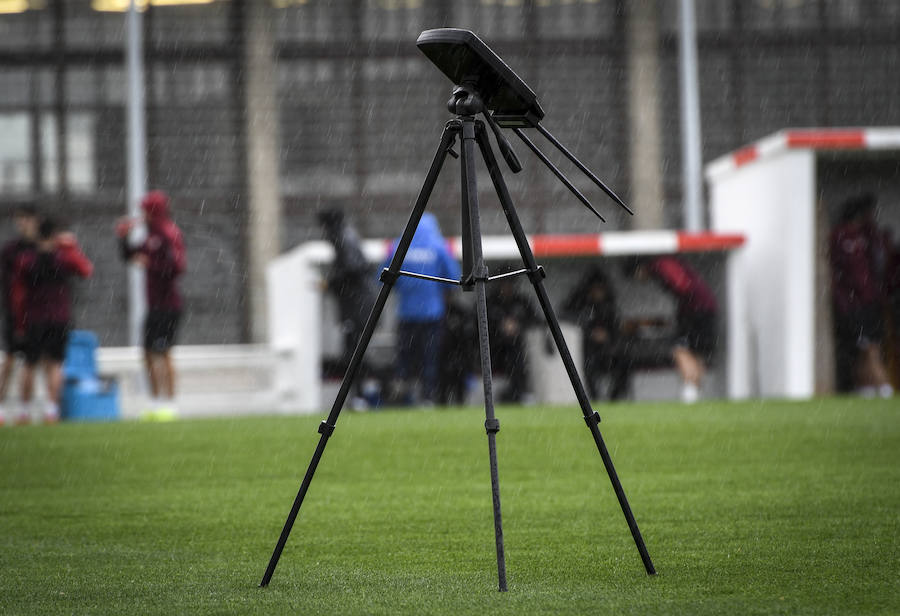 Fotos: Entrenamiento muy físico para la plantilla del Athletic en Lezama