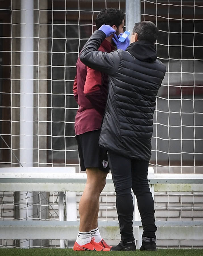 Fotos: Entrenamiento muy físico para la plantilla del Athletic en Lezama
