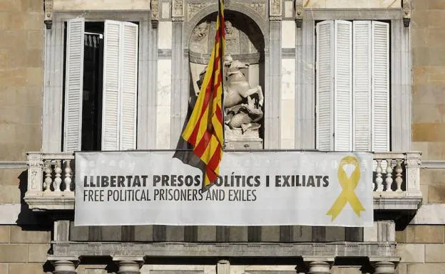 Torra desafía a la Junta Electoral y no descolgará el lazo del Palau de la Generalitat
