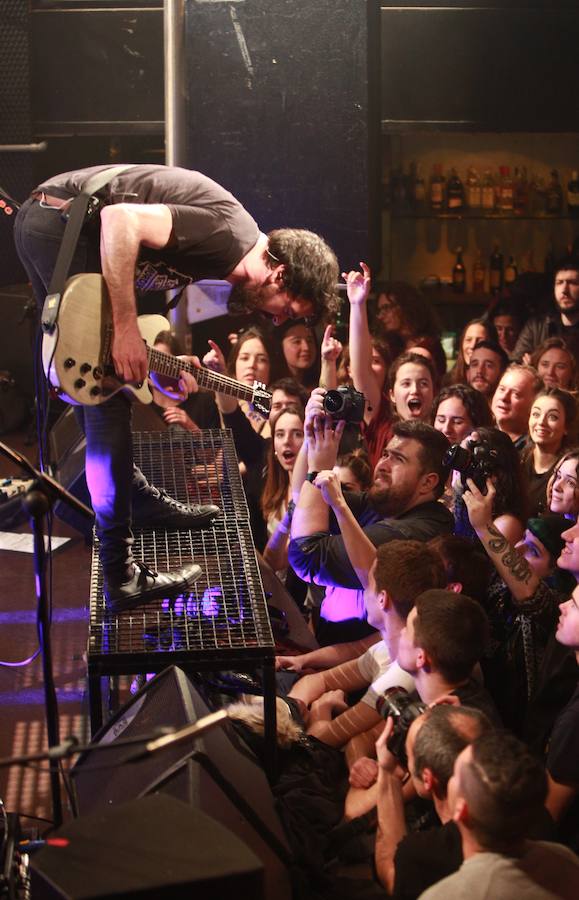 El grupo ofreció este martes su último concierto en la capital alavesa tras 25 años de carrera