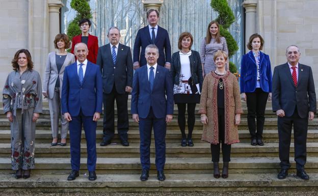 Foto histórica del Gobierno vasco con más mujeres que hombres. 