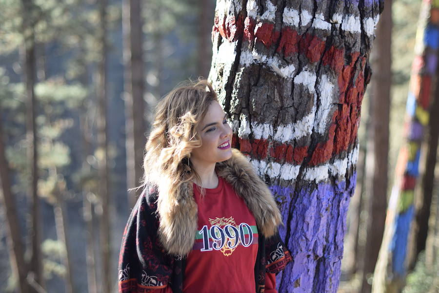 Sudadera estilo 'crop top' con poncho, ¿sí o no?