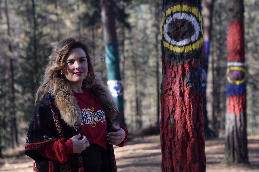 Sudadera estilo 'crop top' con poncho, ¿sí o no?