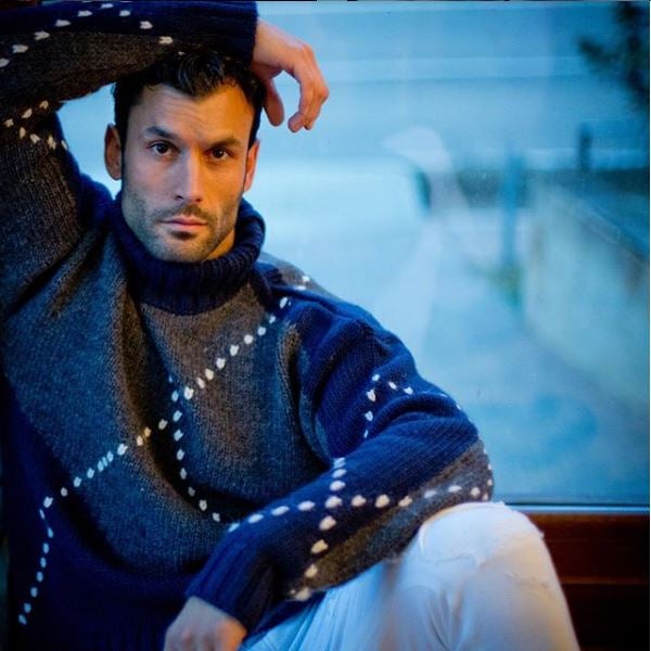 El cántabro reconoce que es fiel a un «estilo cómodo» para jugar con sus tres hijos, que le apoyan en su inmersión en la moda