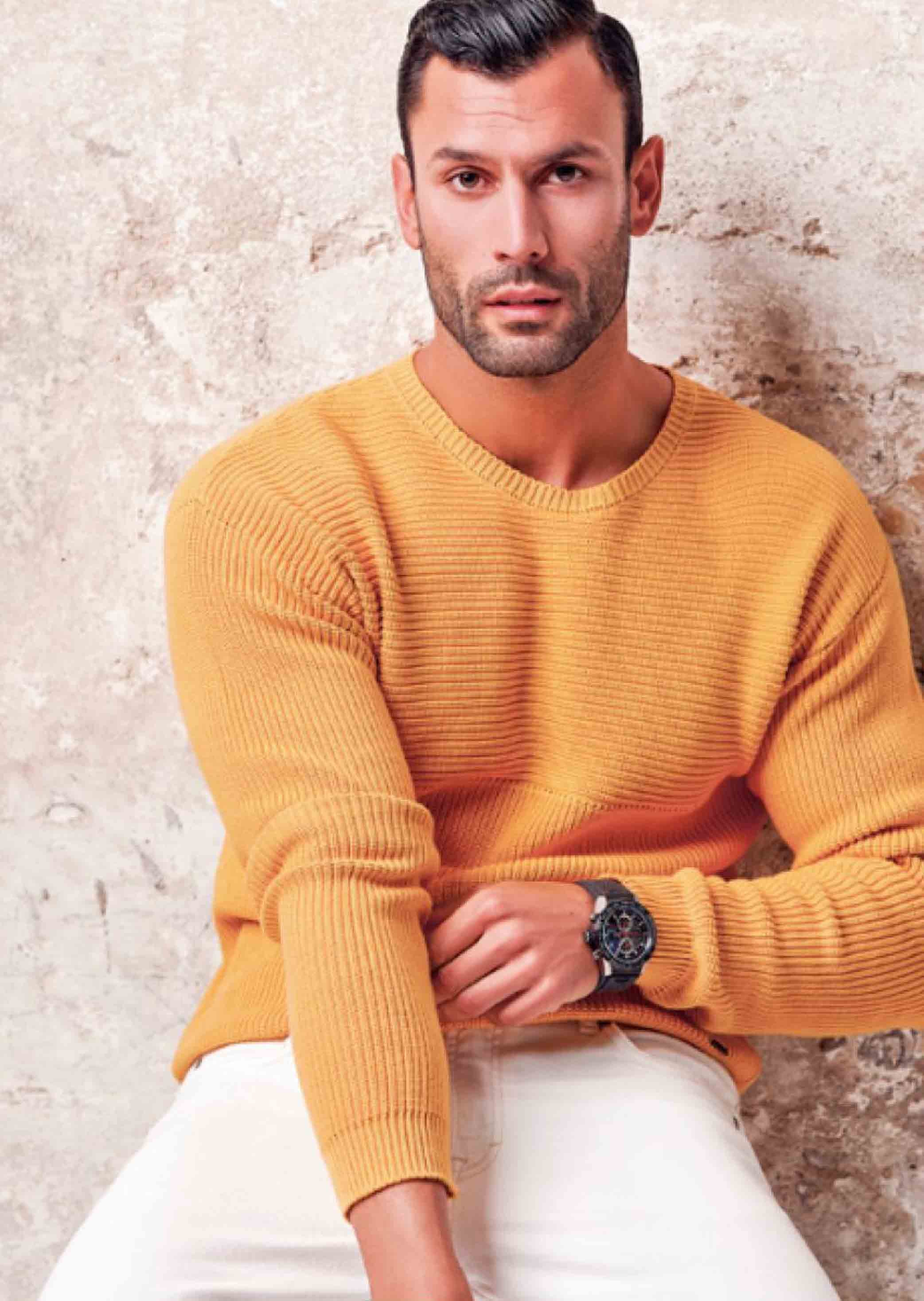 El cántabro reconoce que es fiel a un «estilo cómodo» para jugar con sus tres hijos, que le apoyan en su inmersión en la moda