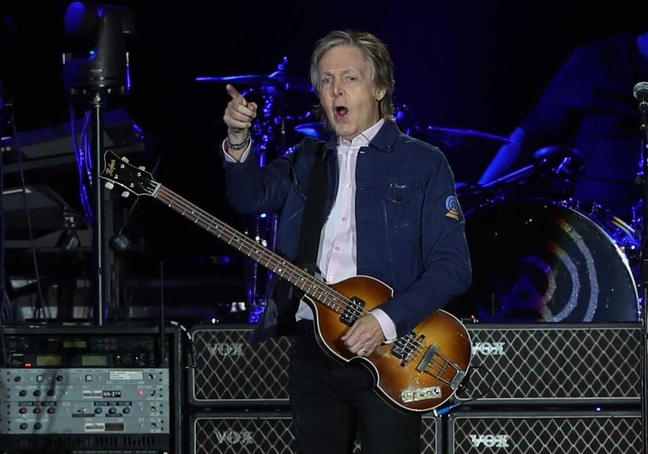 El bajista de The Beatles, Paul McCartney, ofrece un concierto en Santiago, Chile