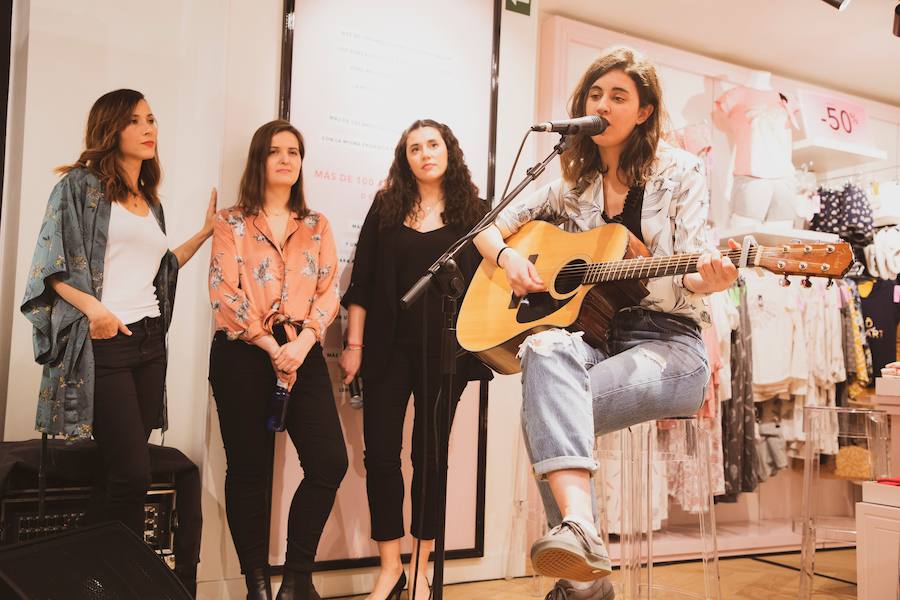 La escritora Gabriela Ybarra, la actriz Bárbara Goenaga y la cantante Izaro Andrés debatieron sobre igualdad este jueves durante el evento de una firma de lencería celebrado en Bilbao