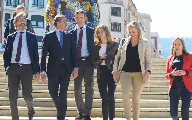 Casado reclama a Sánchez en Bilbao el fin de las «concesiones» al PNV y de la «descentralización»