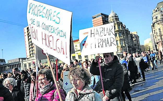 Manifestación de profesores de colegios concertados en Bilbao.