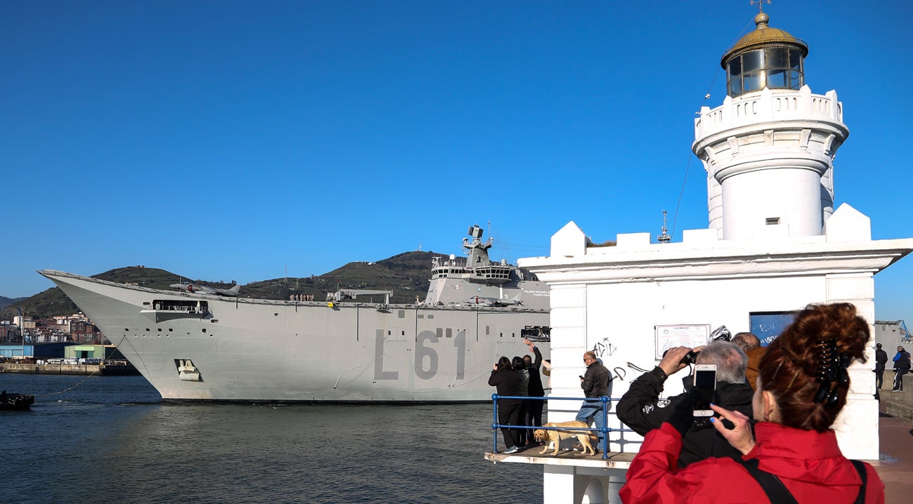 El buque insignia de la Armada española permanecerá atracado hasta el domingo para poder ser visitado