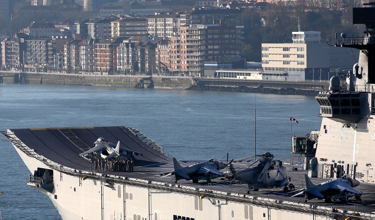 Fotos: El portaaviones &#039;Juan Carlos I&#039; llega a Getxo