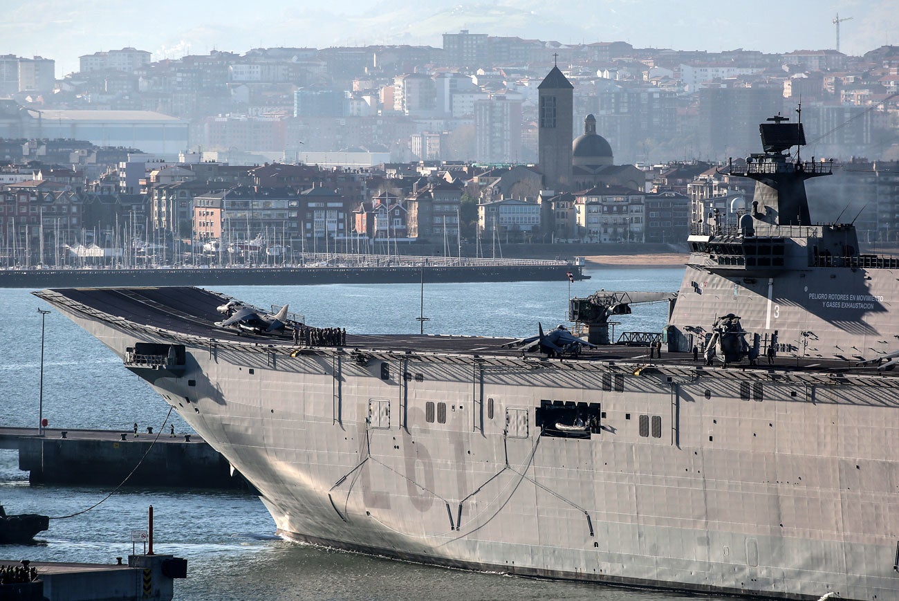 Fotos: El portaaviones &#039;Juan Carlos I&#039; llega a Getxo