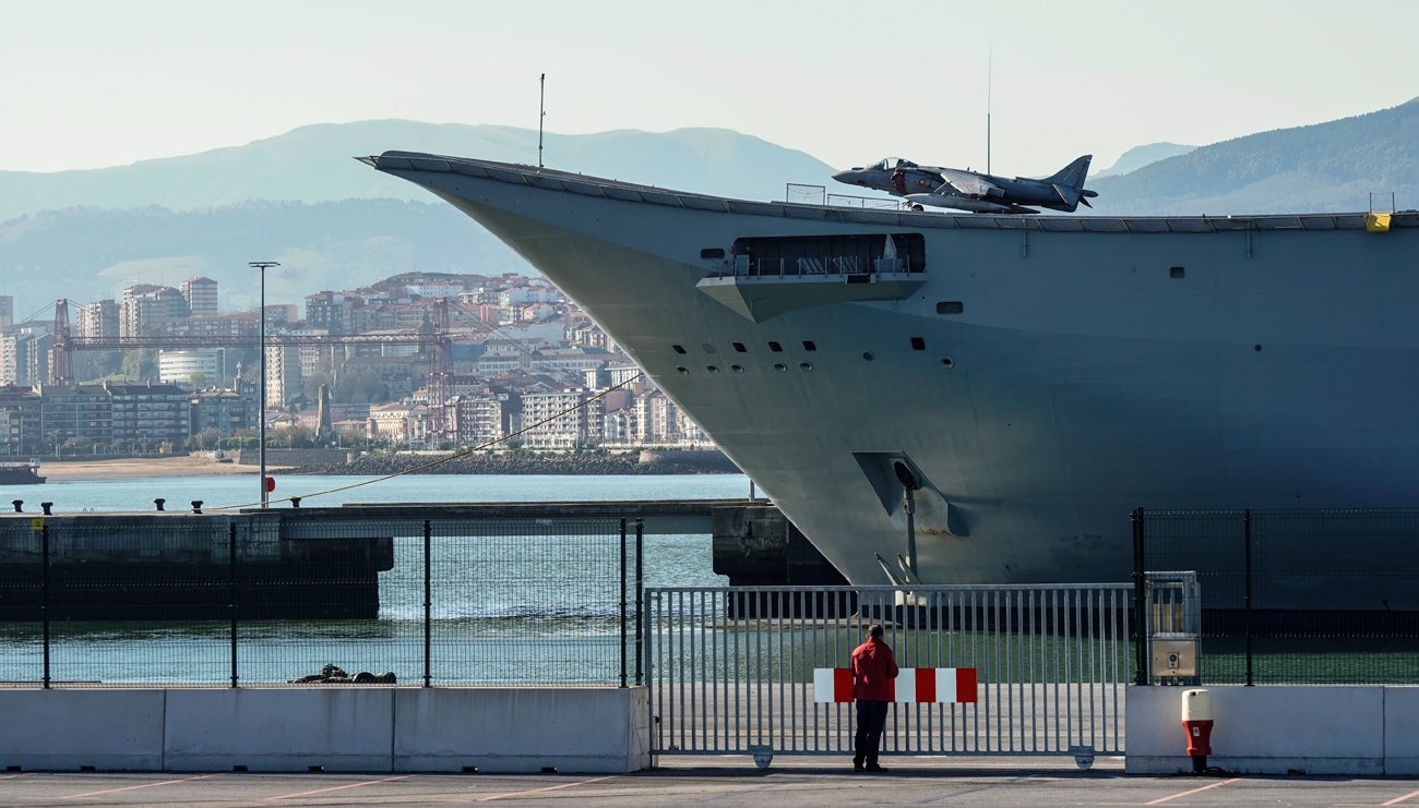 Fotos: El portaaviones &#039;Juan Carlos I&#039; llega a Getxo