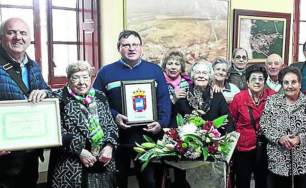 Esperanza, en el centro, se reencontró con el pueblo de su infancia, Grisaleña.