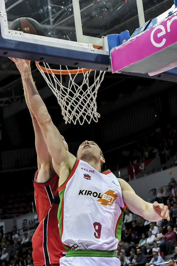 Fotos: Las mejores imágenes del Zaragoza - Baskonia