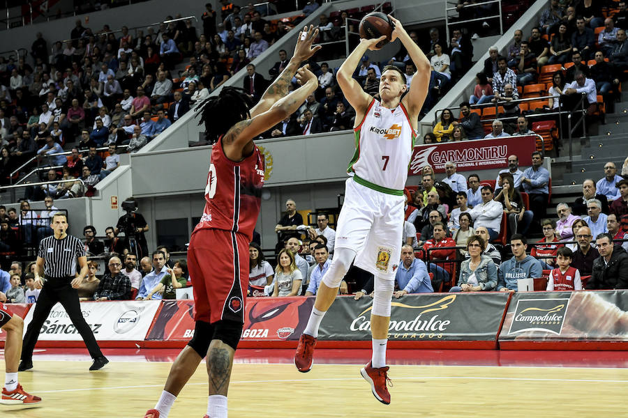 Fotos: Las mejores imágenes del Zaragoza - Baskonia