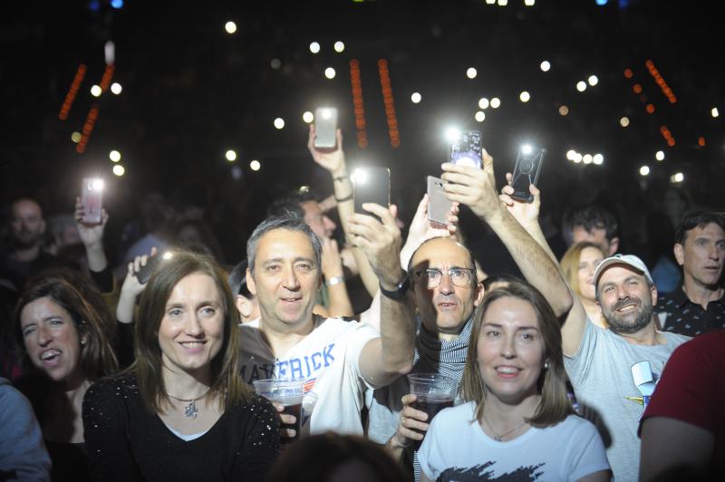 El pabellón de Miribilla se quedó pequeño para recibir a los asistentes, que disfrutaron de seis horas de música, nostalgia y diversión