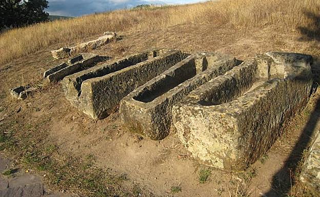 Tumbas en Santa María de Valverde.