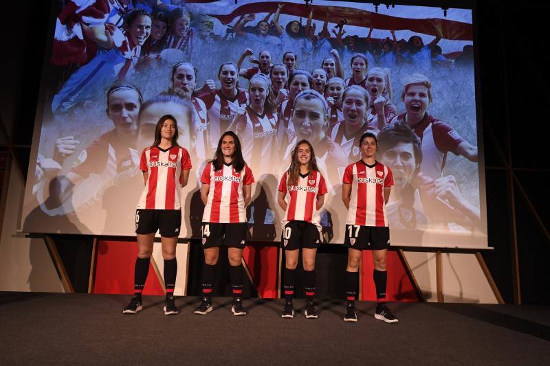 Las jugadoras subieron al escenario para presentar la nueva cuenta de Instagram sobre el Athletic femenino.