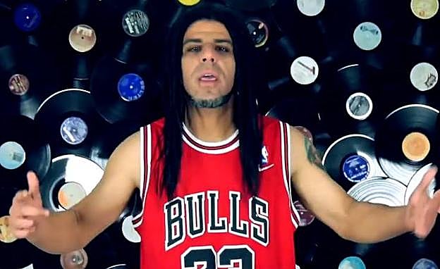 Ladhou, en un momento del vídeo.