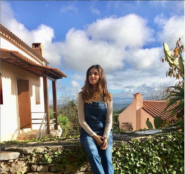 La presentadora suele recurrir a prendas cómodas y versátiles para conseguir looks naturales y frescos