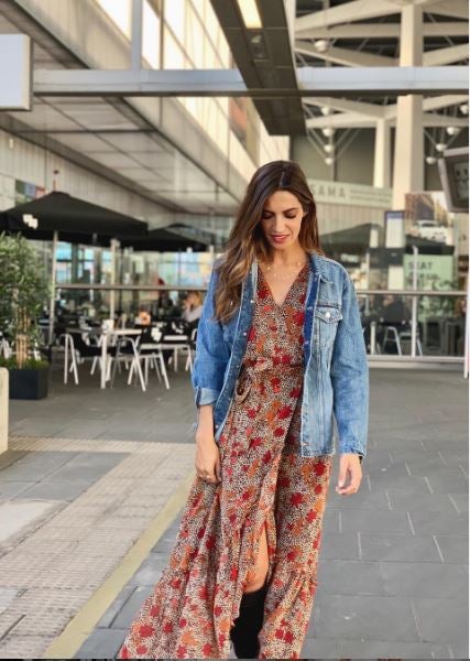 La presentadora suele recurrir a prendas cómodas y versátiles para conseguir looks naturales y frescos