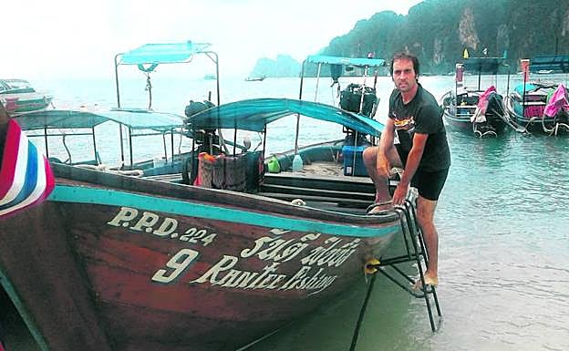 Endika Abia hizo una parada en la isla tailandesa de Phi Phi en las últimas semanas de su travesía desde Bilbao a Malasia. 