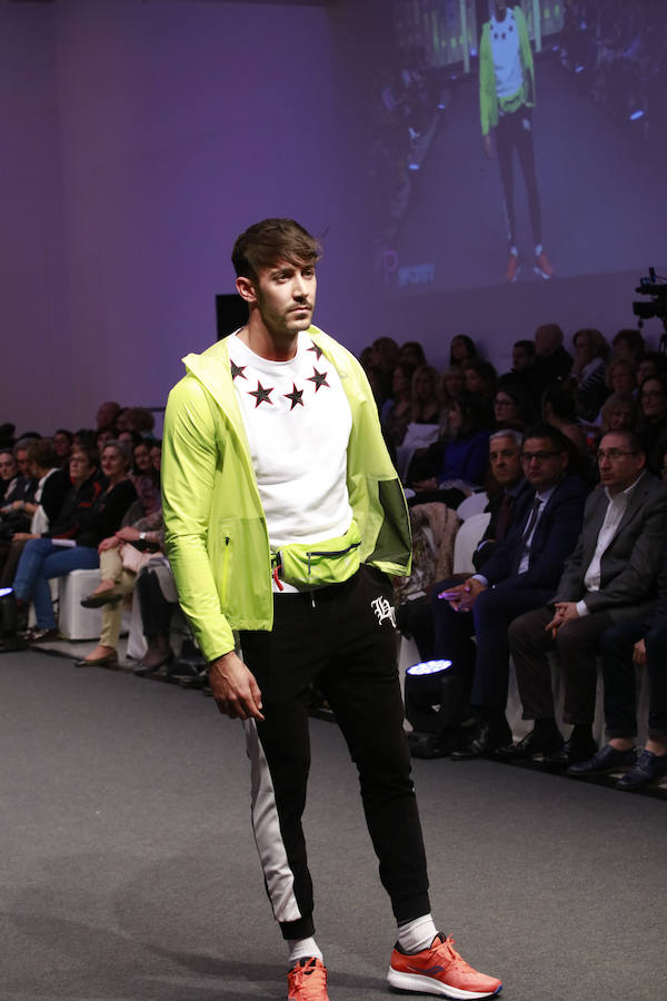 En el armario de primavera verano cabe de todo: desde mallas ciclistas, monos y blazers hasta cazadoras denim,coloridas deportivas y riñoneras. El amarillo se postula como el gran protagonista aunque también habrá hueco para tonos sorbete y el rey del Pantone 2019, el coral