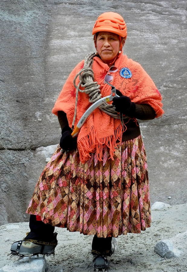 "Nosotras nos quedábamos en el campo base y cuando bajaban los turistas, bien alegres o bien tristes, unomismo quería subir a hacer la cumbre para ver qué se siente allá arriba y por qué bajaban así. Entrenosotras hablábamos porque no sabíamos qué hacían allá".