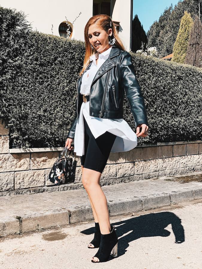 Con 'biker' negra para un look más cañero.