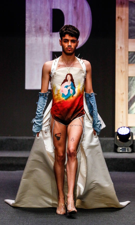 Los nuevos creadores pisan fuerte en la Pasarela Gasteiz On con originales looks, vestidos de ensueño, prendas recicladas y estilismos reivindicativos.
