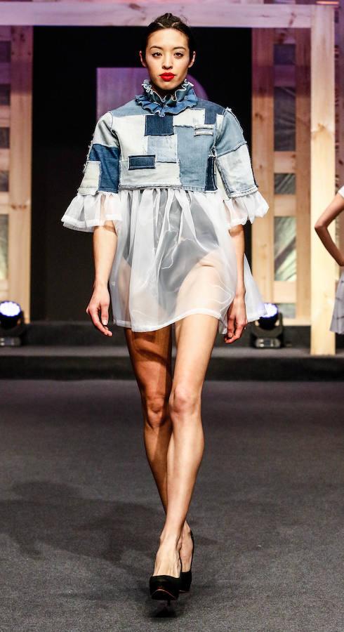 Los nuevos creadores pisan fuerte en la Pasarela Gasteiz On con originales looks, vestidos de ensueño, prendas recicladas y estilismos reivindicativos.