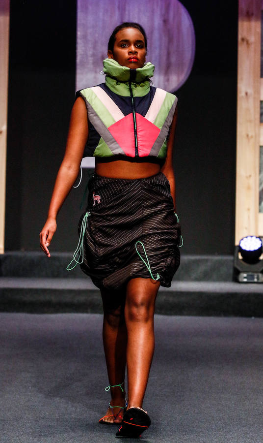 Los nuevos creadores pisan fuerte en la Pasarela Gasteiz On con originales looks, vestidos de ensueño, prendas recicladas y estilismos reivindicativos.