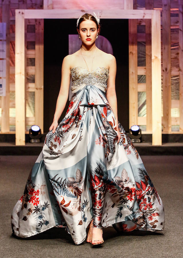 Los nuevos creadores pisan fuerte en la Pasarela Gasteiz On con originales looks, vestidos de ensueño, prendas recicladas y estilismos reivindicativos.