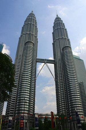 Torres Petronas. La escalada que más feliz le ha hecho. La parte cenital –unos 80 metros de altura– de este icono de Kuala Lumpur «es como trepar por una aguja; cuando llegas a la cima es, simplemente, extraordinario».