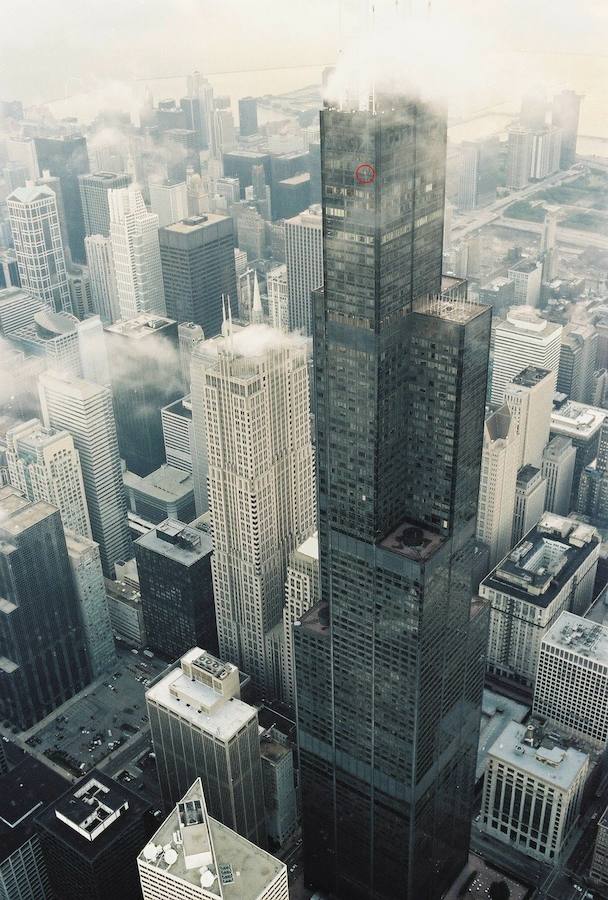 Fotos: Alain Robert ha coronado más de un centenar de edificios con la única ayuda de sus manos y sus pies