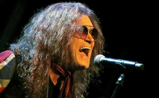 Glenn Hughes, de 67 años y cinco octavas, cantó colosal. 